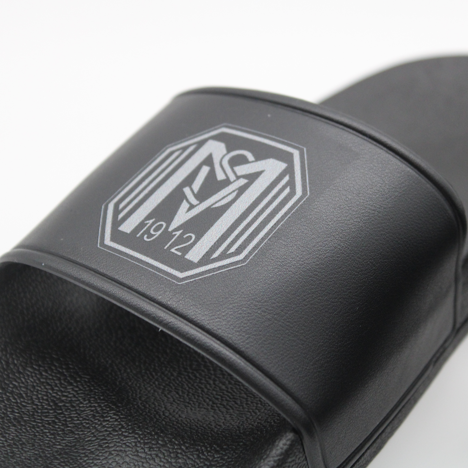SVM Latsche black